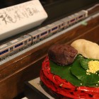 こきびが入った「こきびのおはぎ」1ヶ130円窓辺に飯田線を眺めながらいただく素朴な味わい。
