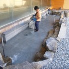 抗菌・美装事業部 浴槽水管理事業 南信州を中心として、北は松本市から南は多治見市までの約50の温泉施設や老人福祉施設の浴槽水衛生管理をおこなう。循環機器の洗浄消毒、タンク清掃、浴場衛生業務。