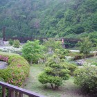 客室からは遠山の四季を感じる景色が望めます。