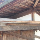 こけら葺
厚み3ｍｍのこけら板を使用。銀閣寺と同じ総こけら葺きの屋根です。
